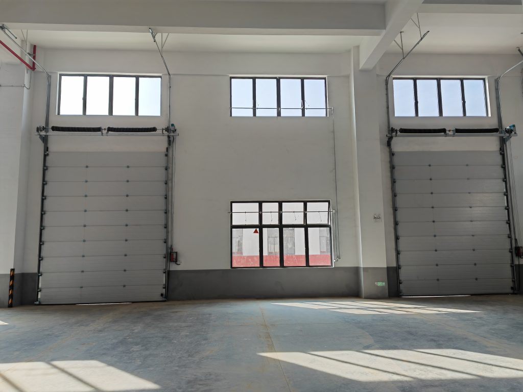 Industrial sectional door