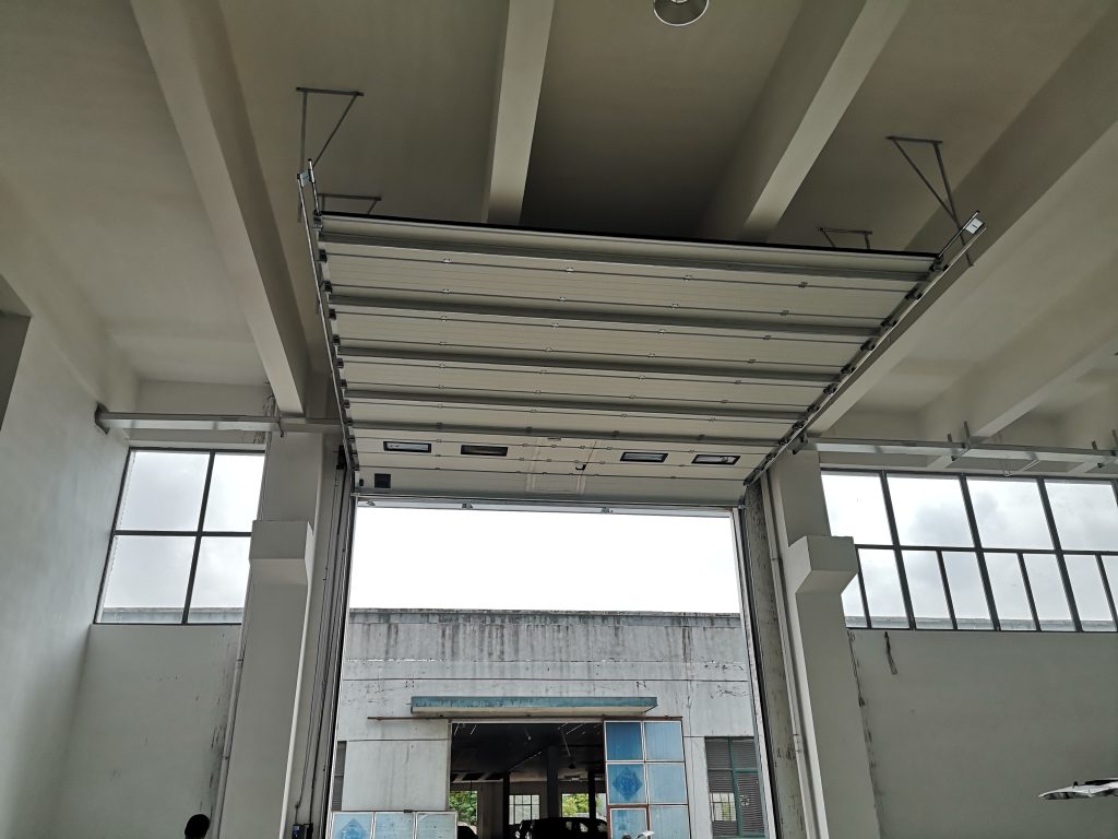 Industrial sectional overhead doors
