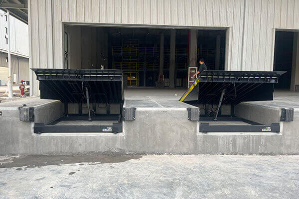 mechanical dock levelers