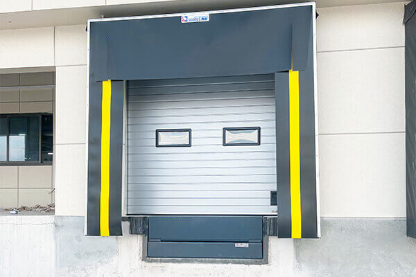 retractable dock shelter