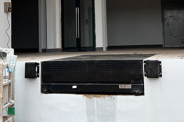 explosion-proof dock leveler