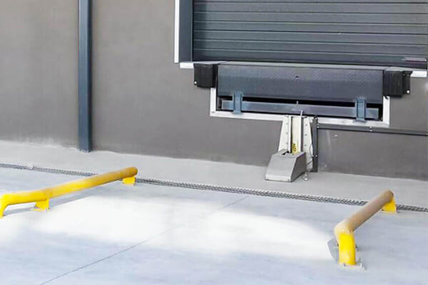 hydraulic trailer restraint systems