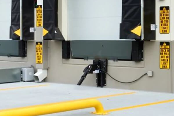 mechanical trailer restraint system