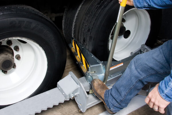 manual vehicle restraints