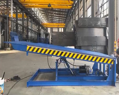 telescopic dock leveler