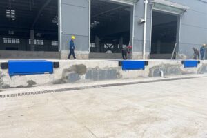exterior loading dock leveler