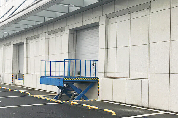 hydraulic loading dock lift