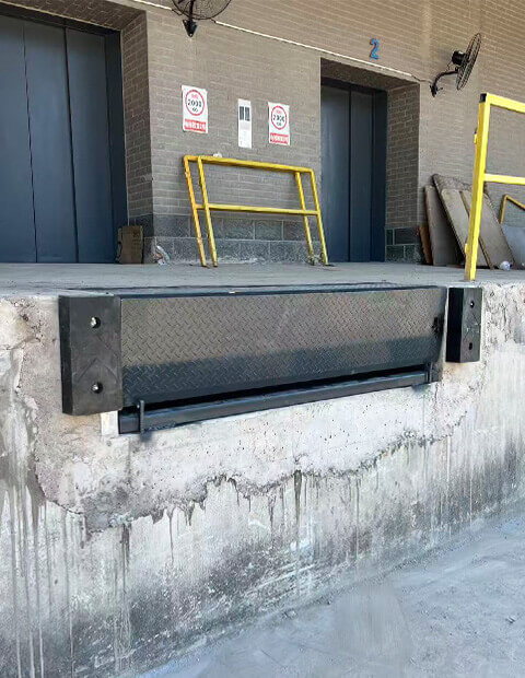 edge of dock leveler