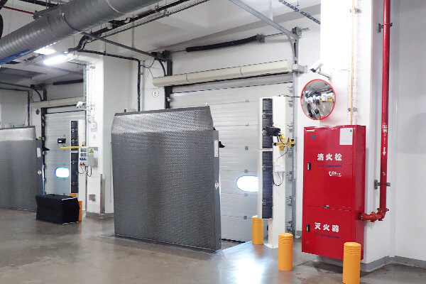 vertical storing dock leveler
