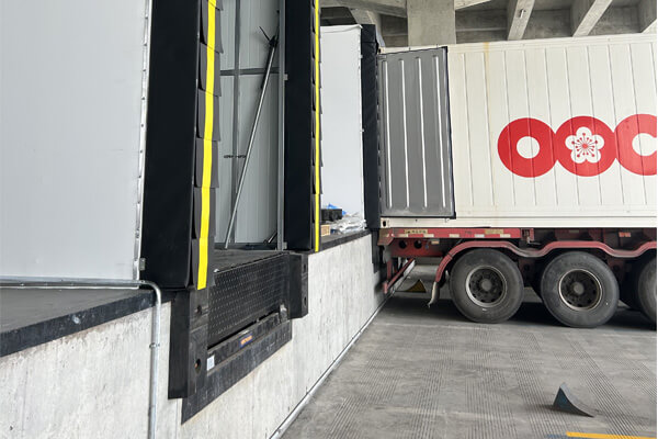 what is a dock leveler