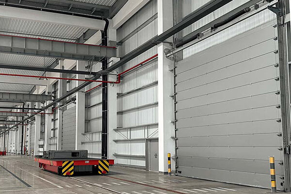 sectional insulated dock doors pic