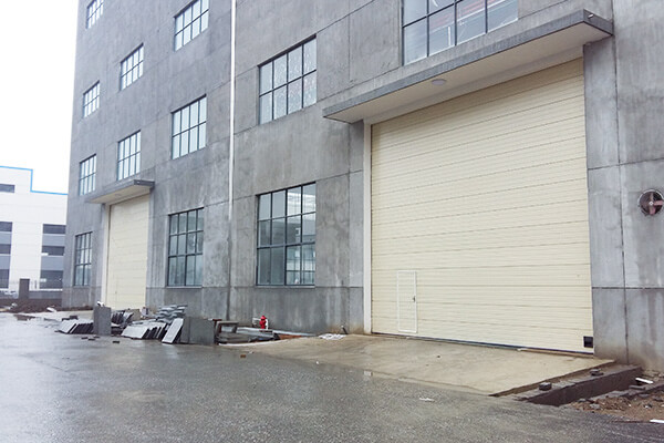 warehouse sectional steel doors pic